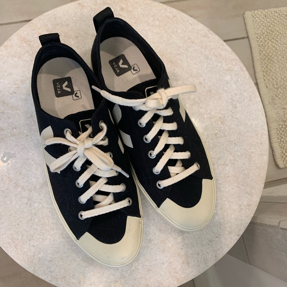 Women’s Veja Nova sneaker